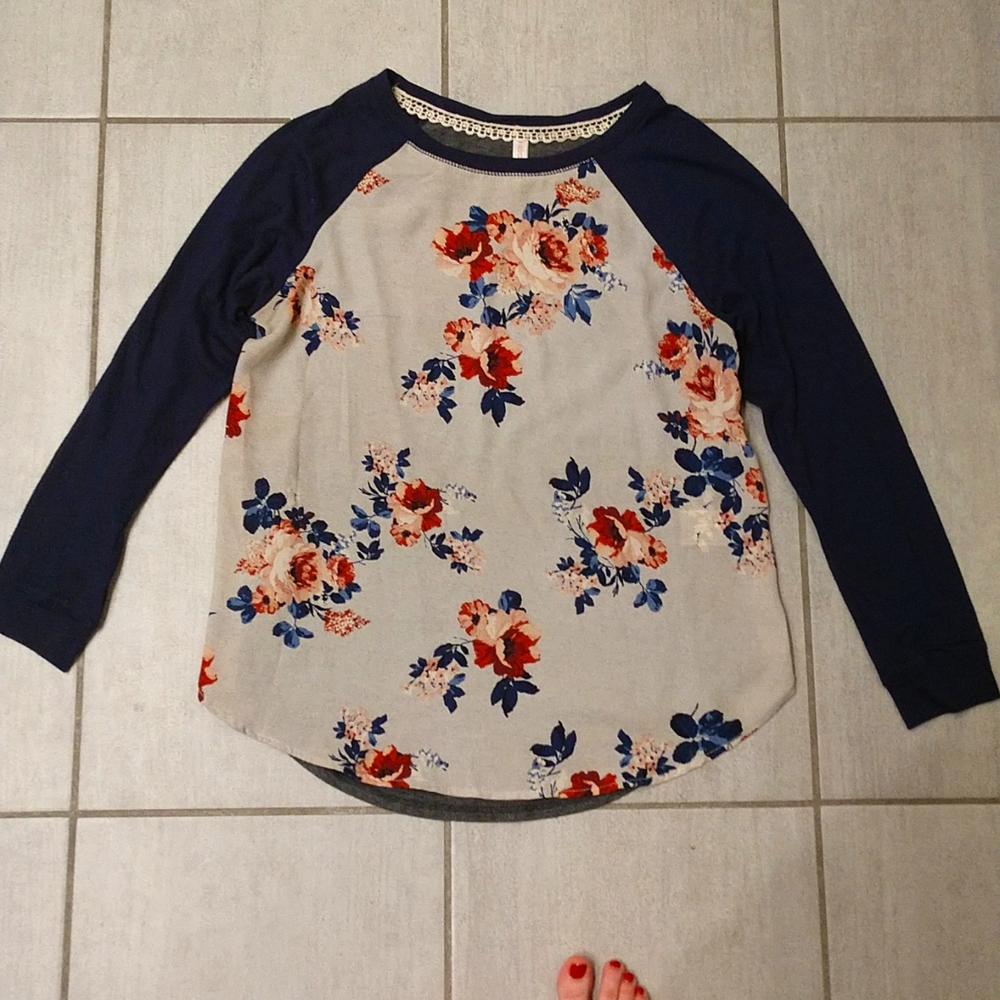 Long sleeved T-shirt with roses